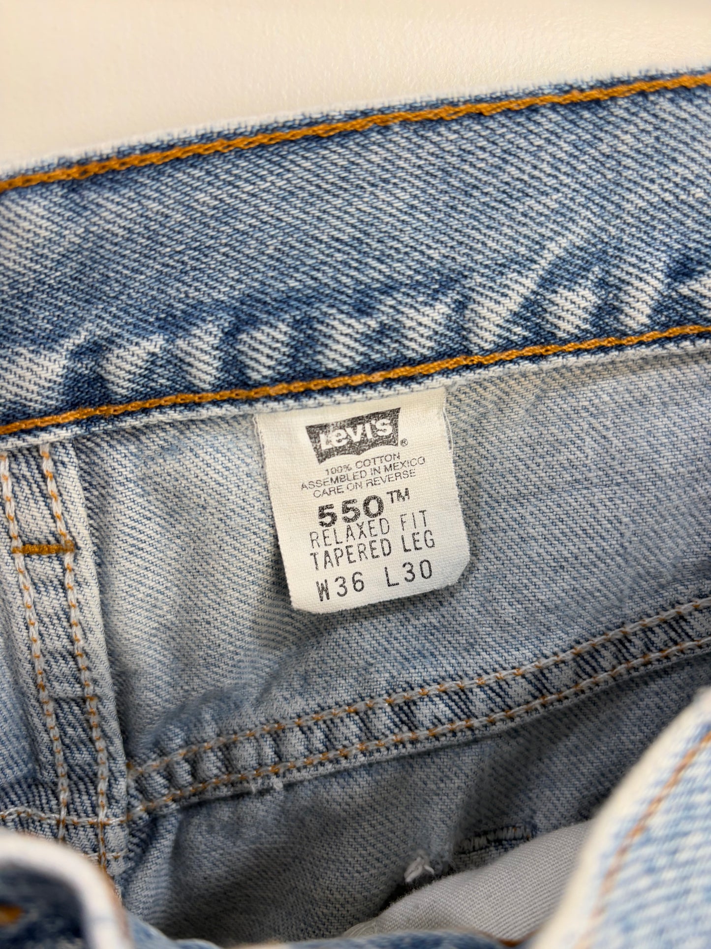 Vintage Levi’s 550 (36x30)