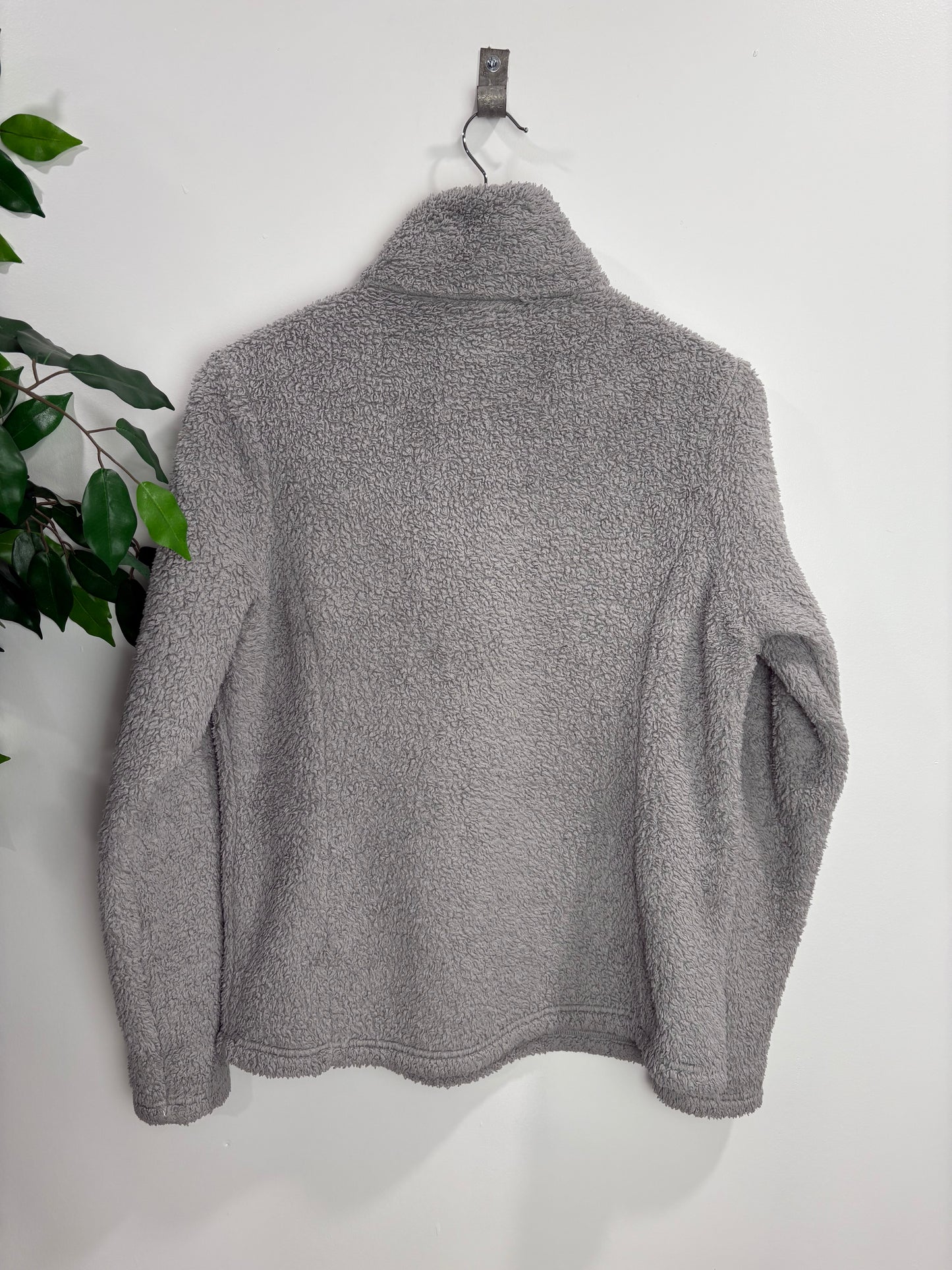 Women’s Patagonia Sweater (Medium)