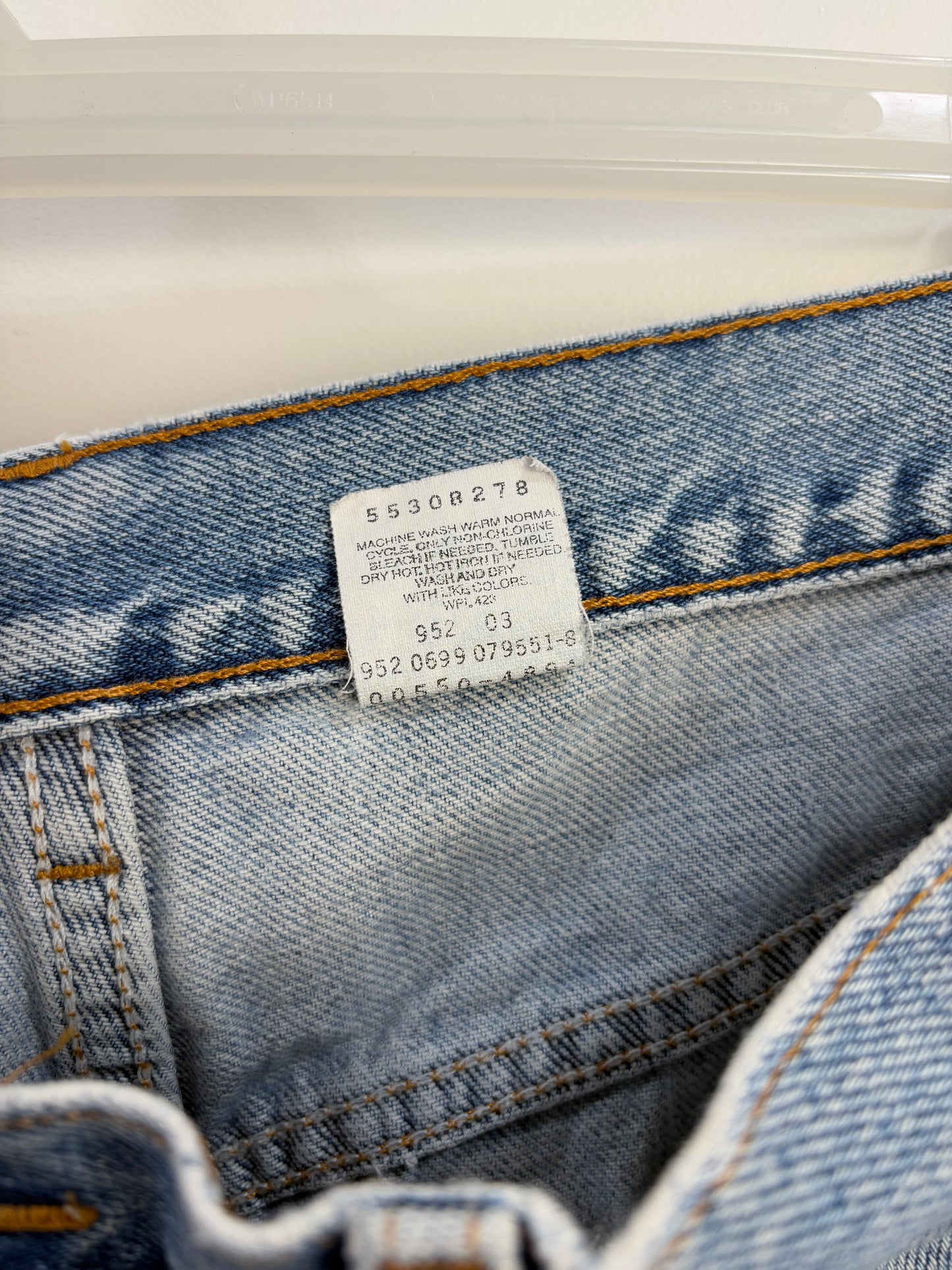 Vintage Levi’s 550 (36x30)